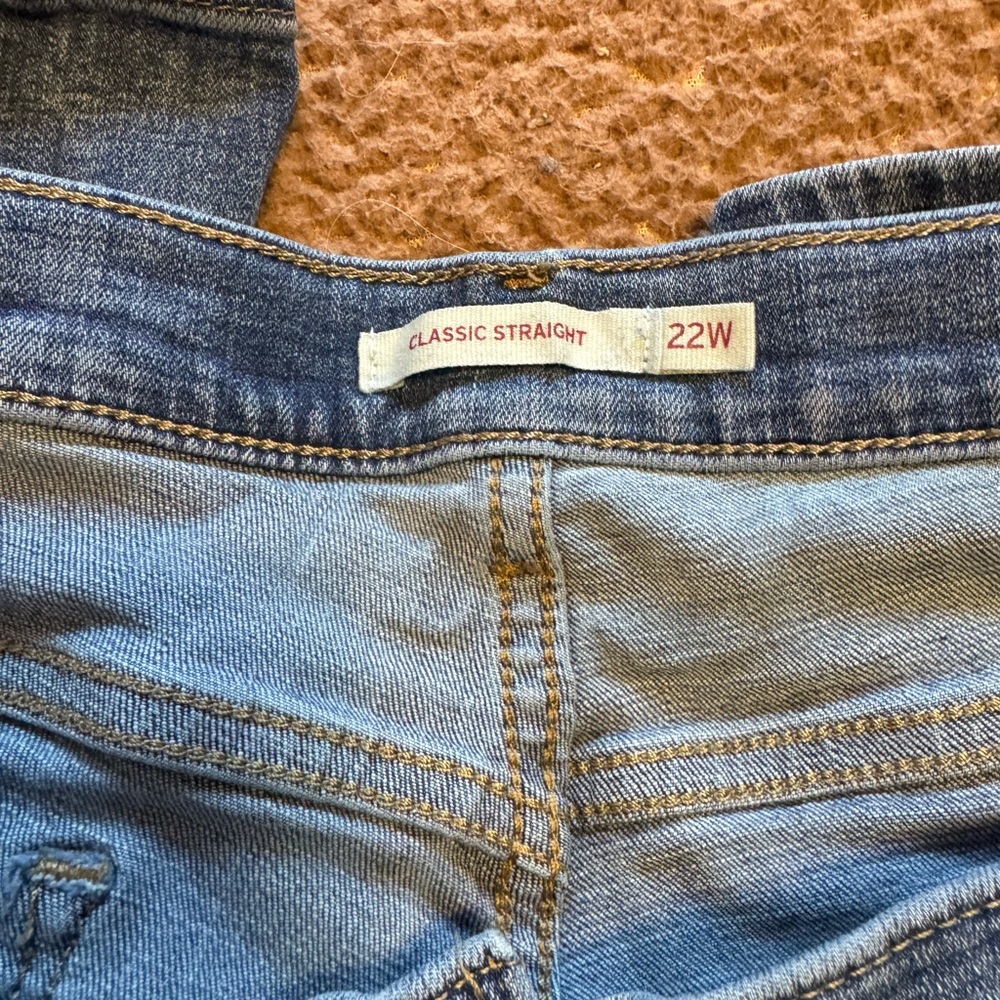 Levi’s classic straight jeans - lots of wear left, too big for me - Picture 2 of 4